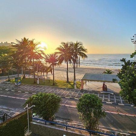 Pe Na Areia: Beachfront Guarujá Apartment with AC and Ocean Views Exterior photo