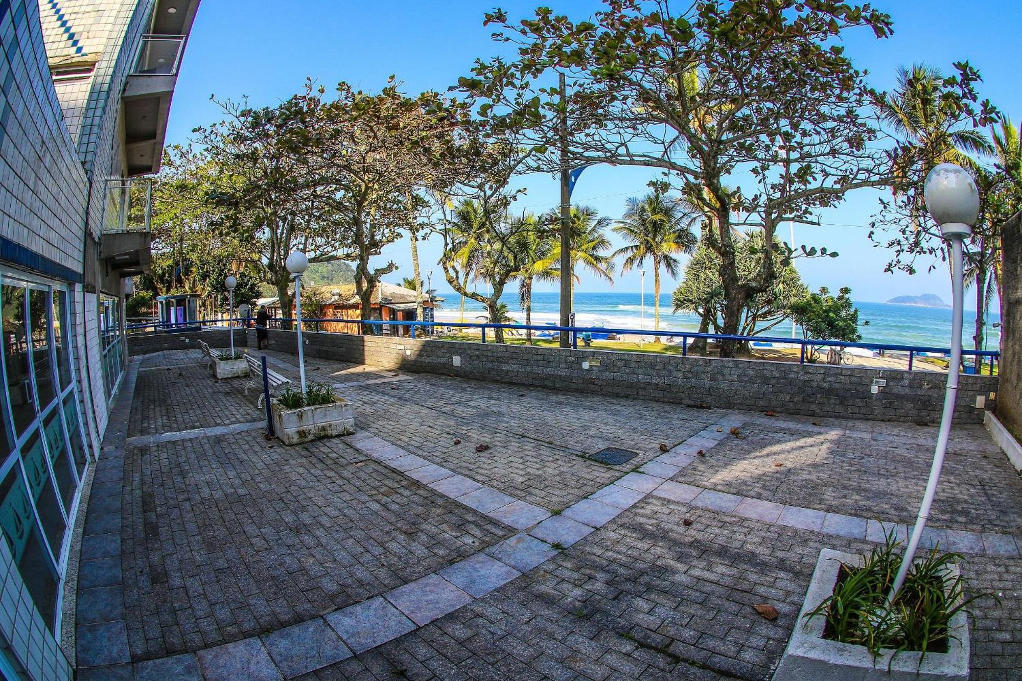 Pe Na Areia: Beachfront Guarujá Apartment with AC and Ocean Views Exterior photo