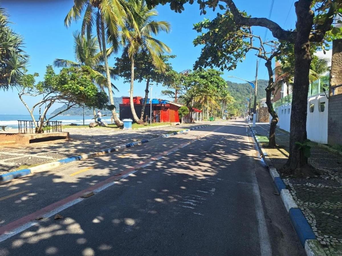 Pe Na Areia: Beachfront Guarujá Apartment with AC and Ocean Views Exterior photo