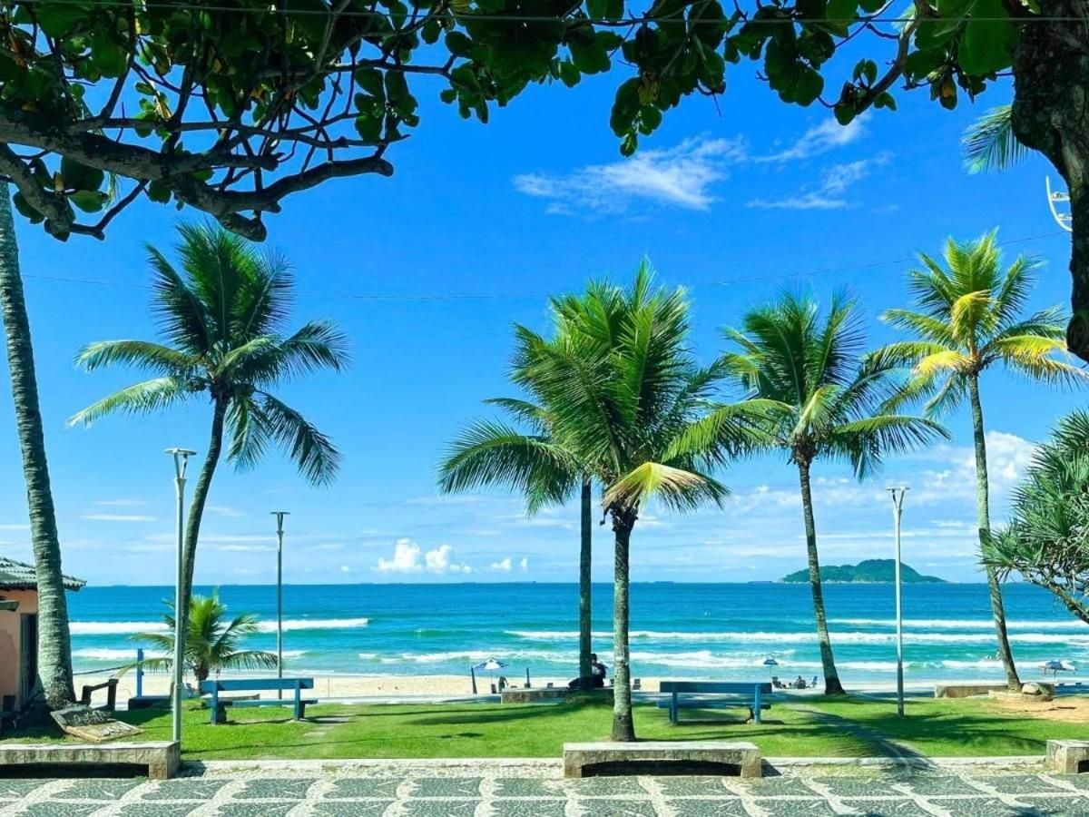 Pe Na Areia: Beachfront Guarujá Apartment with AC and Ocean Views Exterior photo